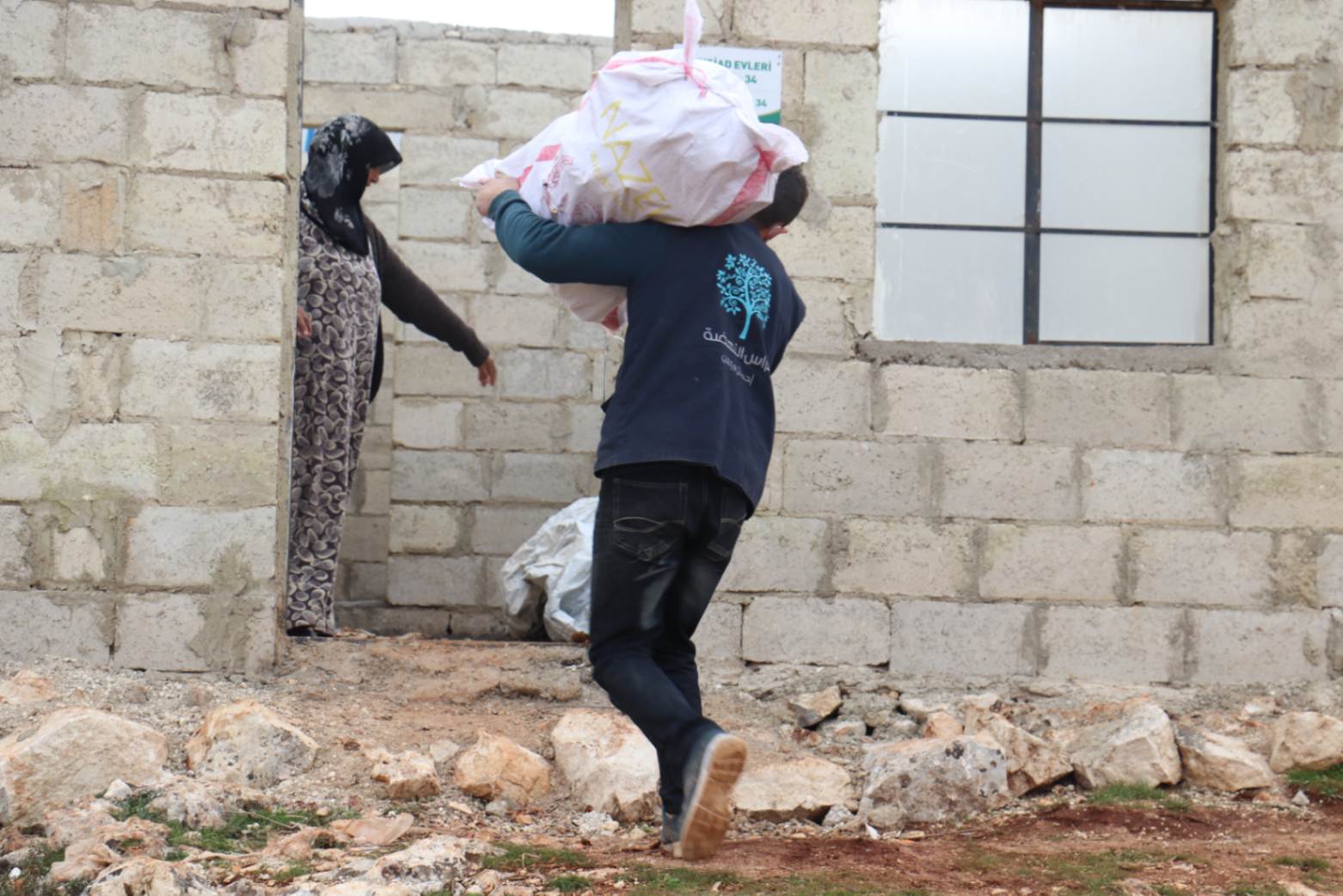 توزيع سلال مواد غير غذائية ومستلزمات النظافة